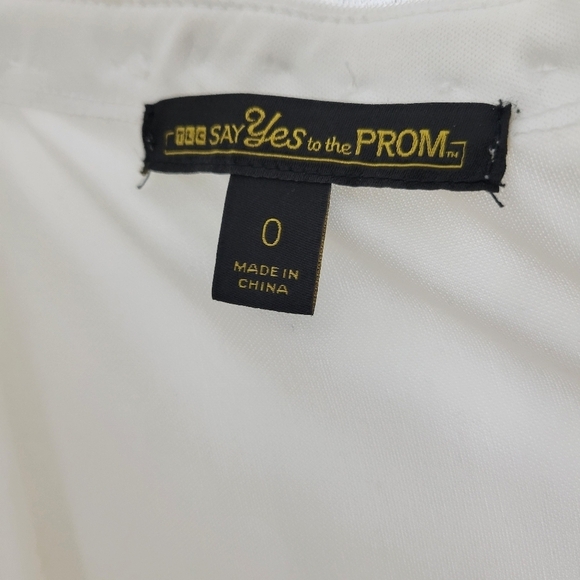 NWT TLC Say Yes Juniors Tulle & Faux Pearl Tiered Ball Gown Size 0 - Picture 14 of 15